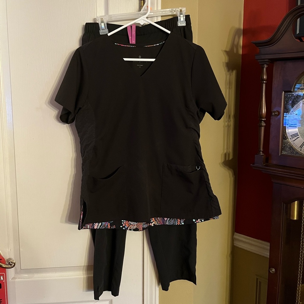 Vera Bradley black scrubs, M